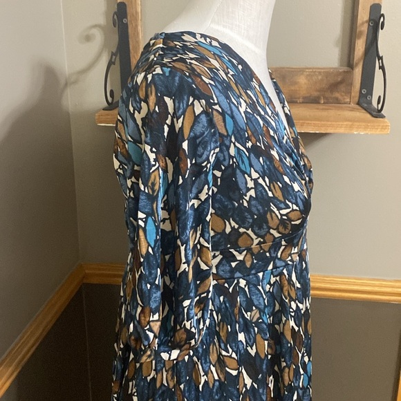 Banana Republic blue, brown, & cream silk v neck 3/4 sleeve midi dress size M - Picture 4 of 8